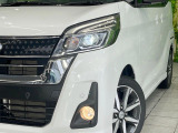 【LEDヘッドライト】悪天候や夜間走行時も良好な視界を確保し安心して運転できる高輝度LEDヘッドライトを装備!点灯速度が早く、消費電力も抑えられています。