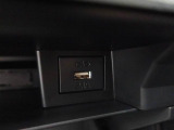 USBポートはスマートフォンの充電などにご利用いただけます♪