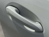 コンフォートアクセス装備です。ドアハンドルに触れてドアの開閉が可能です。