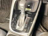 自然に手が届く距離に配置されたシフトレバー。
