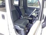 フィット感のあるシート。しっかりと支えてくれるので、長時間の運転を快適にサポートしてくれます。