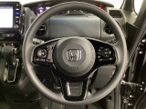 ハンドルにHondaセンシング系のクルーズコントロールやレーンキープアシストなどのスイッチと、オーディオの操作スイッチが装備されています。ハンドルから手を離さず安全に操作できます。