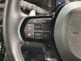 ステアリングにオーディオ操作スイッチが付いています。オーディオ画面に直接タッチしなくても操作が出来ますので、運転に集中できます。
