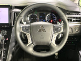 【純正革巻きステアリング】上質な革を使用することで、手にしっかり馴染みとても運転しやすいハンドルです♪