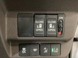 【両側パワースライドドア】両側がパワースライドドアになっており、運転席のスイッチやスマートキーでも開閉が可能です!開口部も広いので乗り降りも楽々♪