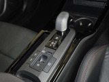 電動パーキングブレーキ・ブレーキホールドを装備してます。ホールド機能は信号待ちが多い一般道で疲労軽減になり、大好評です!