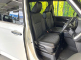 運転席シート廻りは使用感も少なく、良好な状態となっています。前オーナー様が丁寧に使っていたことがよくわかりますね。