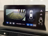 リバースギアに入れるだけで後方の表示へ切り替わります。夜間や雨の日の駐車も楽になりますよ。