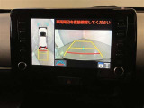 バックギアに入れると、このように後方が映し出されます!駐車の際とても安心!便利!最終確認はご自身の目と耳で必ず行ってください!