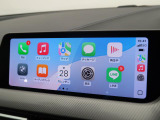 【アップルカープレイ】iPhoneがBMW車両とワイヤレスで接続されます。Apple CarPlayでは、オーディオストリーミングやメッセージングアプリがディスプレイに表示されます。