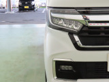 LEDヘッドライトは、点灯の瞬間から光量を発揮し、突然暗くなるトンネルなどでの安定感を高めます。