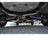 車両後方からの下回りです。マフラー防錆塗装や下回り防錆施工等も可能でございます。