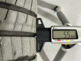 夏タイヤの残り溝は5.5mmです。スリップラインからは4.1mmとなっております。