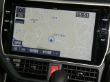 【10.5インチ純正ナビ】純正ナビを装備。タッチパネル式で使いやすく、詳細地図により目的地をピンポイントで設定できます。初めての道でも迷いにくく、ロングドライブも快適ですよ♪