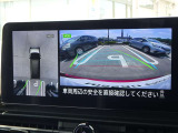 【アラウンドビューモニター&バックモニター】クルマを真上から見下ろしているかのような映像が表示され、周囲の状況がひと目で把握できるので、安心してスマートに駐車できます。駐車が苦手な方にオススメです!