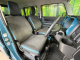 運転席まわりには十分なスペースがあり、大柄な方でもゆったり運転していただける環境です。