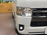 【LEDヘッドライト】悪天候や夜間走行時も良好な視界を確保し安心して運転できる高輝度LEDヘッドライトを装備!点灯速度が早く、消費電力も抑えられています。
