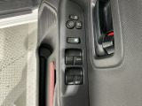 狭い駐車場で便利な電動格納ドアミラーが付いています。