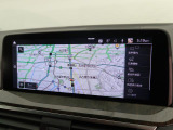【純正ナビゲーション】BMWのナビゲーションは操作性も良く、詳細な地図情報と交通状況を見やすく表示し、快適なドライビングをサポートしながら目的地までナビゲートします。