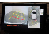 パノラミックビューモニター付きです。車両を上から見たような映像をディスプレイオーディオ画面に表示。運転席からの目視だけでは見にくい、車両周辺の状況をリアルタイムでしっかり確認できます。