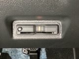 ハンドルの右下にETCがついています。高速道路の料金所の通過も楽々です!。 カードの取り出しもしやすい場所についています。