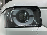 LEDヘッドライトは、点灯の瞬間から最大光量を発揮し、突然暗くなるトンネルなどでの安定感を高めます。