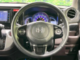 【純正革巻きステアリング】上質な革を使用することで、手にしっかり馴染みとても運転しやすいハンドルです♪