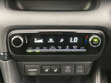 オートエアコンは温度を設定するだけで、自動で風量などを設定してくれます。運転しながら操作も必要ないので、安全性も向上します。