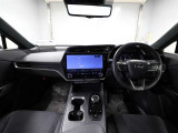 上質で落ち着いた印象のインパネ。視界も広々で運転しやすいです。