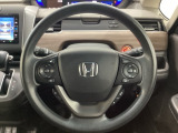 ハンドルにHondaセンシング系のクルーズコントロールやレーンキープアシストなどのスイッチと、オーディオの操作スイッチが装備されています。ハンドルから手を離さず安全に操作できます。