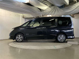 助手席側は電動スライドドアになってます。運転席やキーのリモコンで開閉できるので手が塞がっていても楽に積み降ろし出来ますよ。