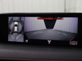 上から車両を見下ろしたような映像をナビゲーション画面に表示する「パノラミックビューモニター(左右確認サポート付)」も搭載しています。