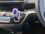 【eコンスイッチ】低燃費運転をサポートするECONモード。スイッチをONすると、エンジンやトランスミッション、A/Cなどを協調制御し、燃費の向上に貢献。エコドライブの効果を高めます。