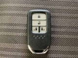 スマートキー付きですからドアロックの開閉およびエンジンスタートが楽々です。電動スライドドアの開け閉めもボタンで操作できます。