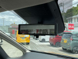 搭乗者や荷物で後方が見にくい時でもカメラ映像に切り替えれば後方の確認が出来ます