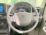 インテリアに合わせたデザインのステアリングは、運転される方のことも考え、運転しやすい形状、大きさです。是非一度、実際に触ってお確かめください。