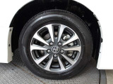 純正15インチアルミ!タイヤサイズは195/65R15です