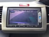 【リアカメラ】運転が苦手な方も車庫入れラクラクです!ギアをリバースに入れれば自動的にモニターが切り換わりますので、面倒な操作は不要です。狭い駐車場もお車を傷つけず安心です!