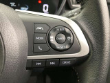 前方の車との車間を設定し、スピードを上げたり緩めたりを自動で行ってくれる追尾式の「レーダークルーズ」。上級装備の一つです!高級車にしかつかない嬉しい機能です。