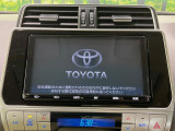 【純正9型ナビ】人気の純正ナビを装備しております。ナビの使いやすさはもちろん、オーディオ機能も充実!キャンプや旅行はもちろん、通勤や買い物など普段のドライブも楽しくなるはず♪