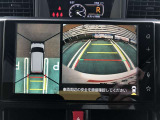 パノラミックビューモニター付きです。車両を上から見たような映像をディスプレイオーディオ画面に表示。運転席からの目視だけでは見にくい、車両周辺の状況をリアルタイムでしっかり確認できます。
