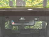 【トヨタセーフティセンス】走行中に前方の車両等を認識し、衝突しそうな時は警報とブレーキで衝突回避と被害軽減をアシスト。より安全にドライブをお楽しみいただけます。