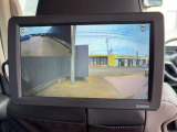 助手席側後部座席にはモニターが装備されていました。ナビのテレビの映像を映すことも可能です!(日産純正部品ではありません)