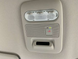 事故や緊急時はSOSコール。万が一の事故発生時にはエアバック展開時と連動し自動通報されます。