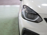 LEDヘッドライトは、点灯の瞬間から光量を発揮し、突然暗くなるトンネルなどでの安定感を高めます。