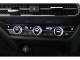 運転席と助手席の温度設定の変更が可能な左右独立タイプのデュアルエアコンです♪♪♪暑がりな人・寒がりな人も誰もが車内を快適にお過ごしいただけます♪♪♪