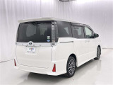 広々とした車内空間に優れた燃費性能。更にデザインも上質で人気のお車です!