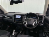 運転席まわりです。 各操作スイッチは使いやすい位置に配置されてます。