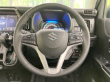 インテリアに合わせたデザインのステアリングは、運転される方のことも考え、運転しやすい形状、大きさです。是非一度、実際に触ってお確かめください。