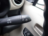 オートライト機能が装備されており暗い場所に入ると車両が検知しライトのON・OFFを自動的に切り替えてくれますので非常に便利な装備です♪